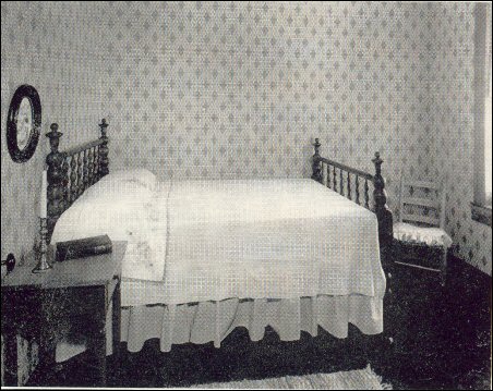 Teacher's Bedroom]